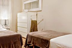 the third bedroom in Noname apartment rental in Barcelona is very convenient if you travel to Barcelona with children