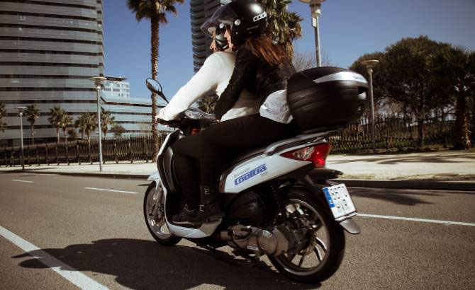 Ecooltra - scooter rental barcelona