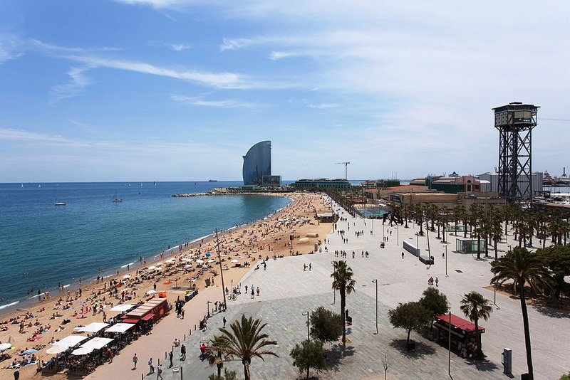 Barcelona with kids - barcelona beach