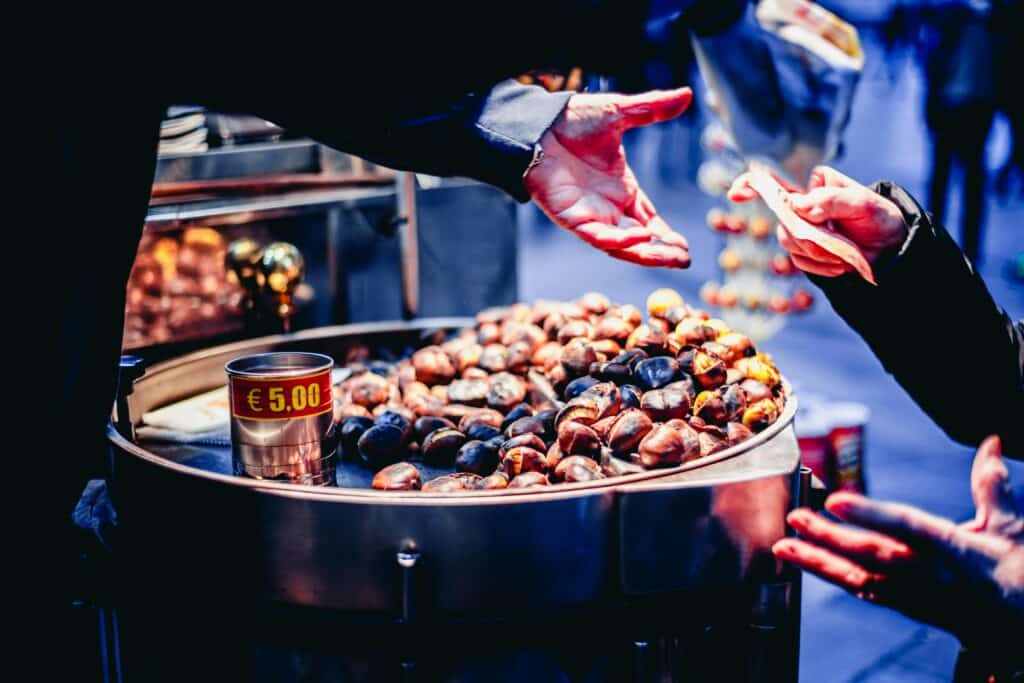 roasted-chestnuts-christmas-in-barcelona-bizflats