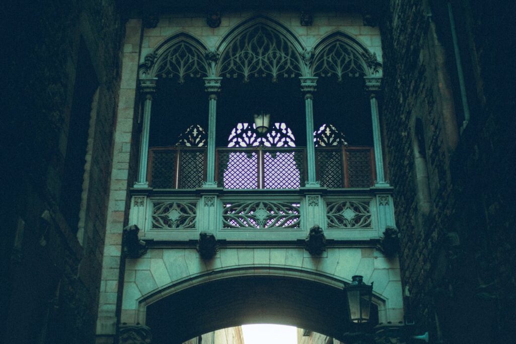 gothic-quarter-barcelona-Pont del Bisbe bridge