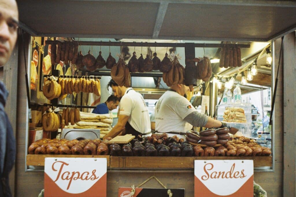 traditiona-tapas-bar-bodega-barcelona-bizflats