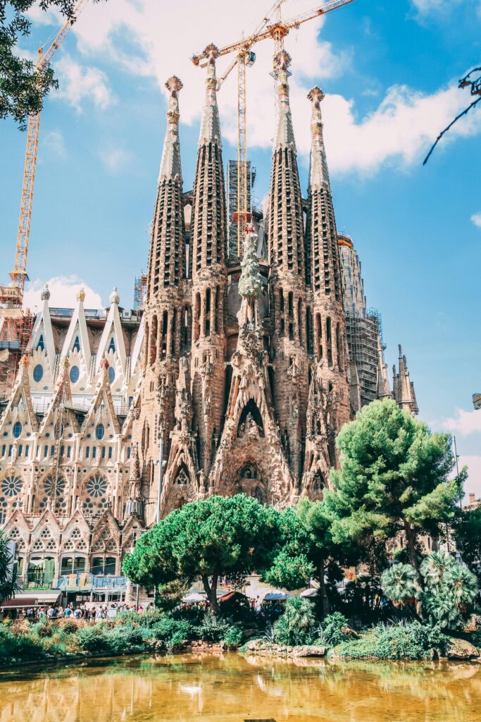 la-sagrada-familia-history-barcelona-rental-apartments-bizflats
