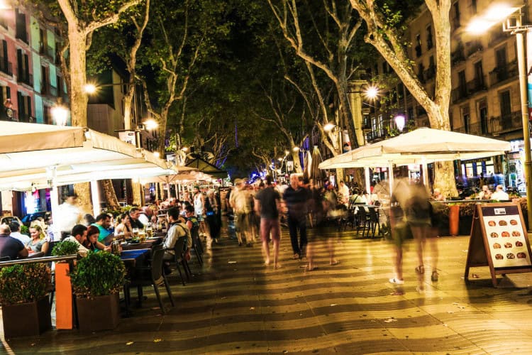 Crowds and bars in Barcelona at night