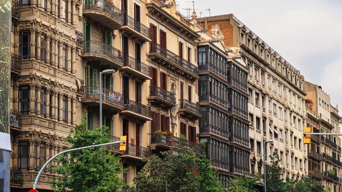 Classic Eixample apartment façade