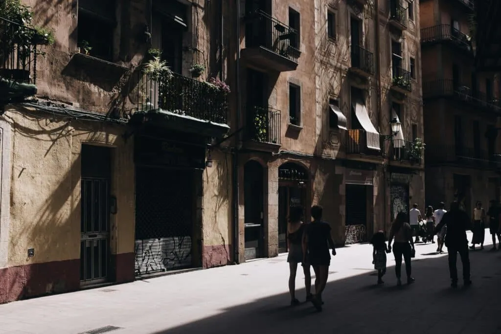 Barcelona-hidden-gems-non-touristy-spots-bizflats