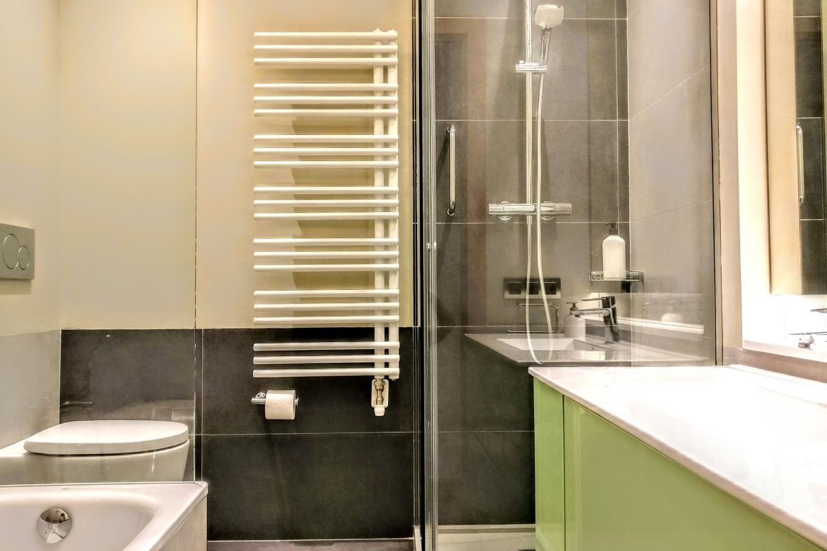 master ensuite bathroom with jetted bathtub and shower cabin in this luxury apartment for rent short term in Barcelona