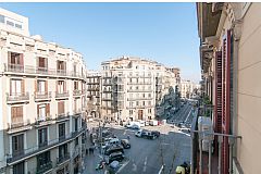 apartment with a view, Dandi enjoys a privileged position in Eixample, only a block away from Passeig de Gràcia. 
