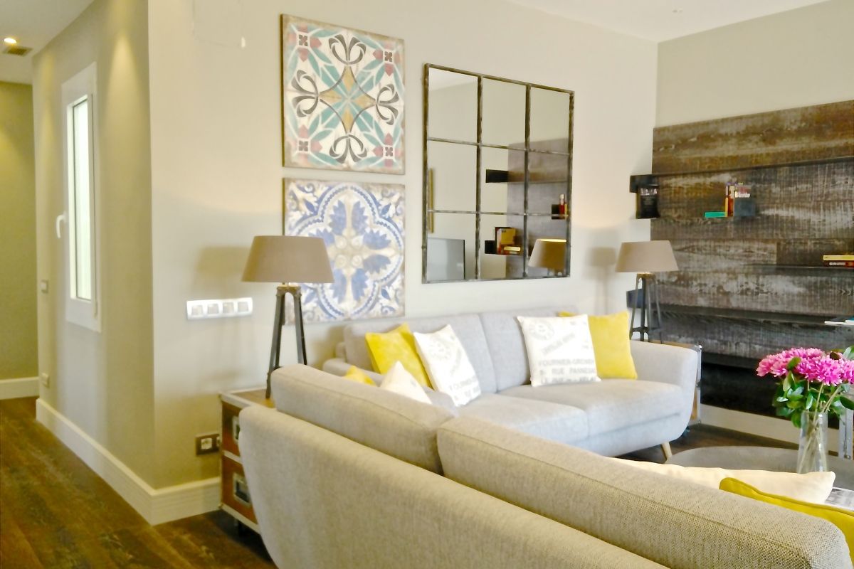 Creating a peaceful environment in this living space, requires taking advantage of light