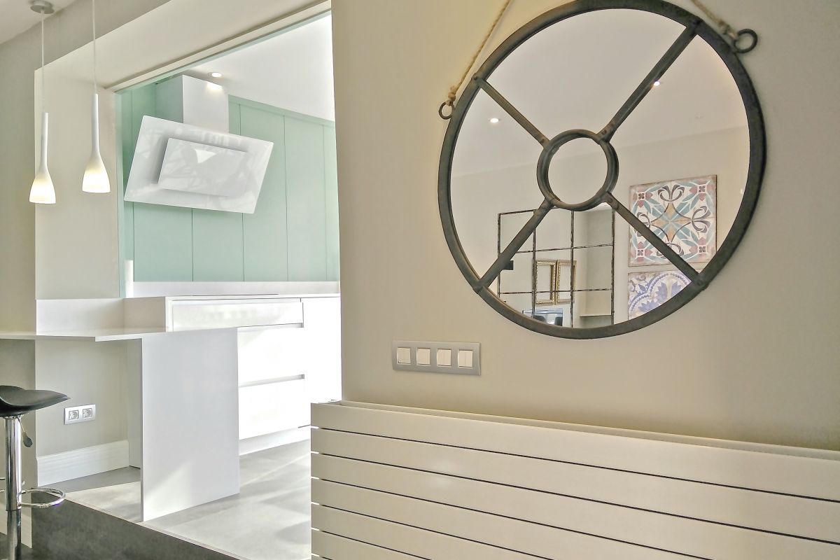 the big mirror is part of a well hand picked interior decoration in this amazing property for rent in Barcelona