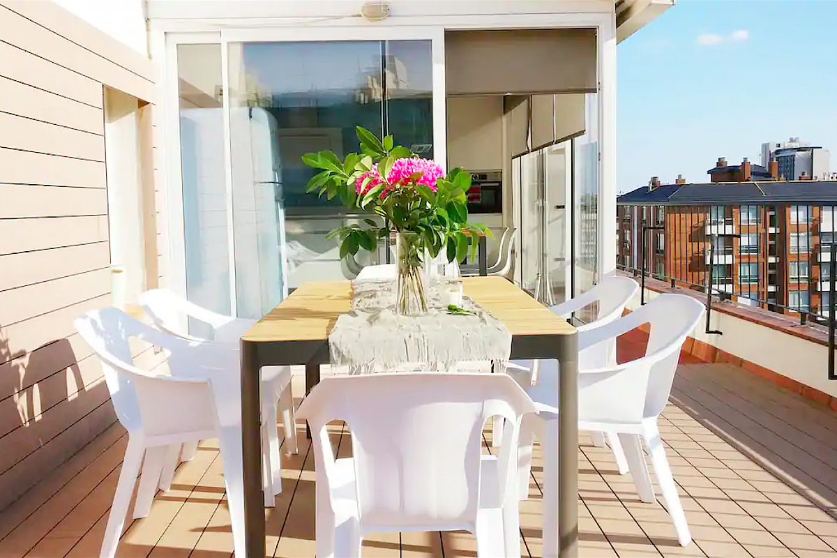 this private panoramic terrace with dining area, also boasts night ilumination and BBQ for maximum enjoyment