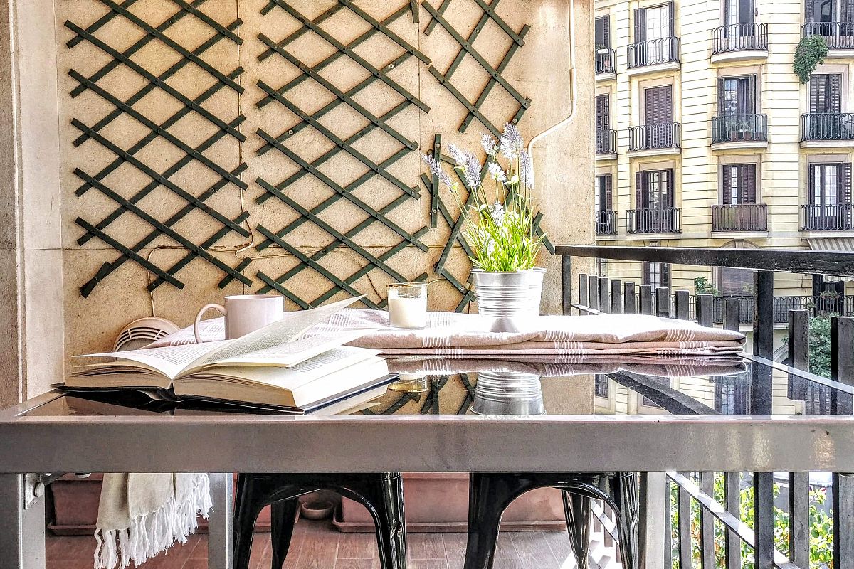 a morning coffe with your favourite book or magazine or even scheduling your day, will be your moment of relax in this lovely terrace at the Noname, one of our favourite Barcelona apartments 