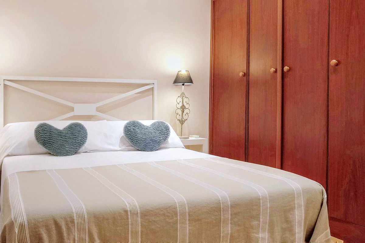 All bedrooms in the Noname apartment in Barcelona have been decorated with loving care