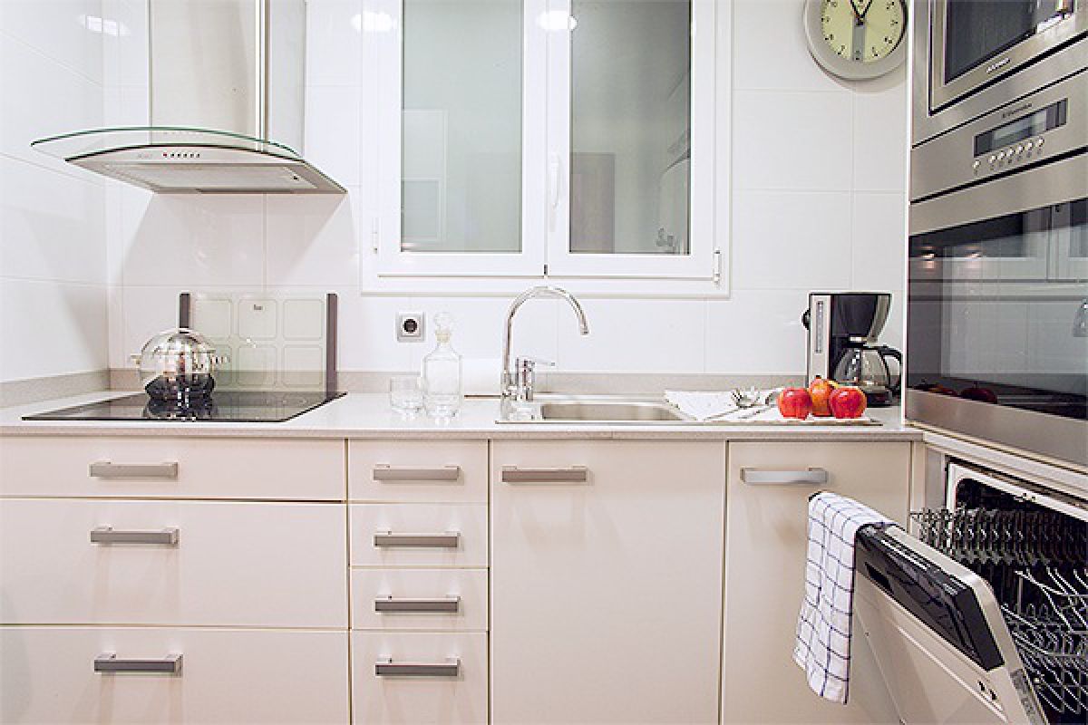the kitchen is a clean, fully fitted kitchen with all utensils and dishwasher 