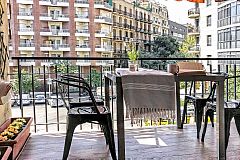 terrace with a view to the city in this apartment with terrace in Barcelona 