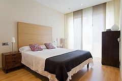 the master bedroom is one of the three bedrooms that you will find in this short term rental in Barcelona by bizflats in the Eixample area