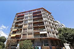 building façade of the Noname apartment in Barcelona, short walk to Plaça Catalunya, Passeig de Gràcia and La Rambla