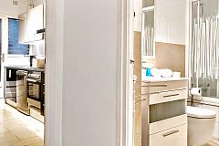 this picture shows how the kitchen and the second bathroom in the Garden House apartment in Barcelona are situated inside the unit