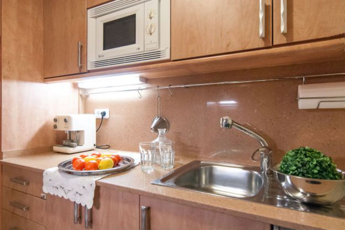 fully equipped modern kitchen with dishwasher, oven and microwave oven at Neo apartment for rent short term in Barcelona