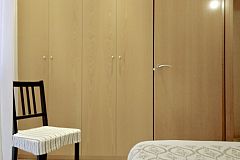 the single bedroom boasts a large wardrobe for all the storage needs that you may need when visiting Barcelona