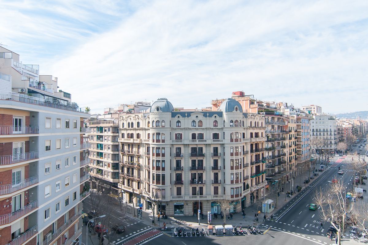 views from the Livingstone apartment located in the Eixample left district of Barcelona, next to the Sant Antoni marketplace