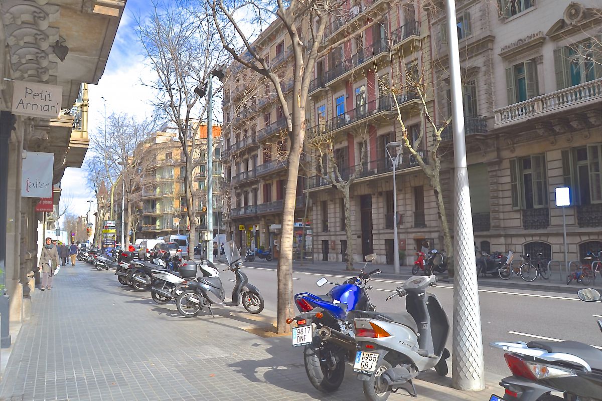 street view of LaMimosa apartment in Barcelona, just a stroll away from Passeig de Gràcia for short term rentals by bizflats corporate apartments for rent