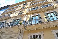 building façade of this apartment rental in Barcelona just a block away from Passeig de Gràcia for short term rentals
