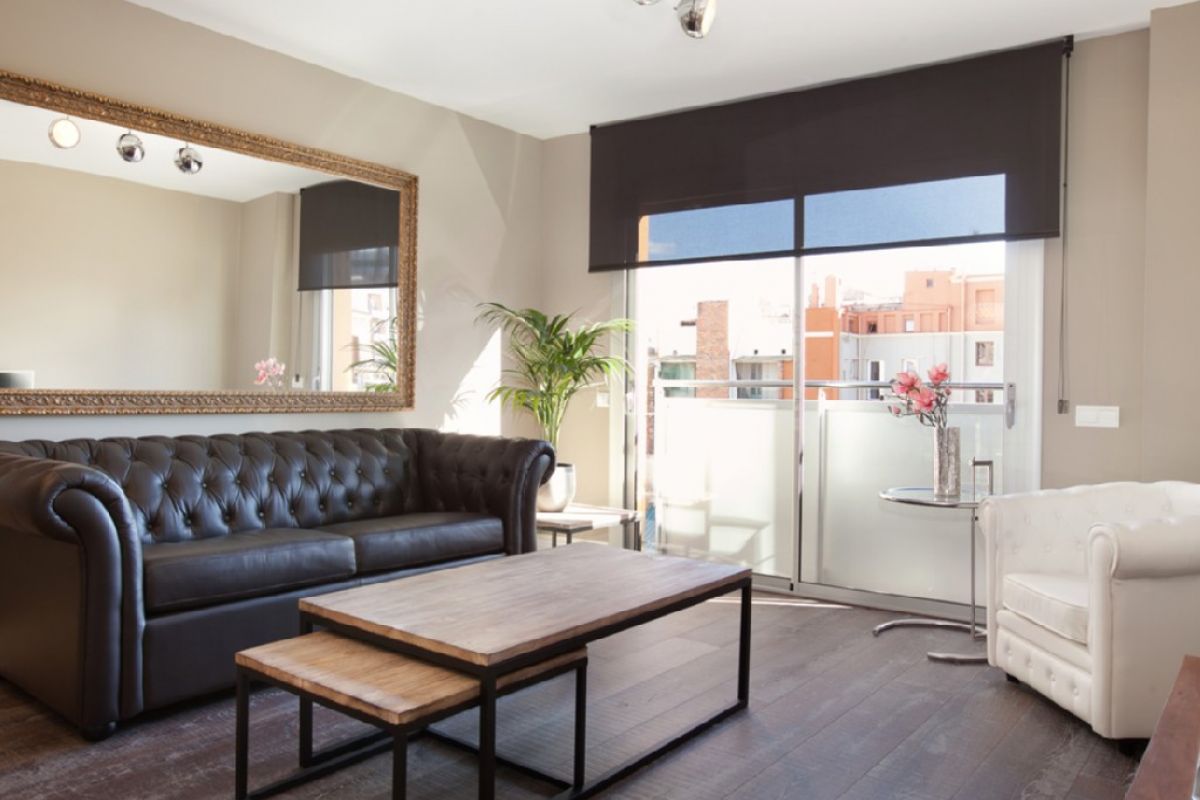 sleek decor of this Central Eixample Apartment for monthly rentals in Barcelona Eixample close to Plaza Espanya for digital nomads in Barcelona