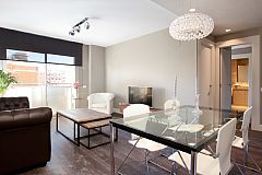 Stylish living area of this Central Eixample Apartment for monthly rentals in Barcelona Eixample close to Plaza Espanya