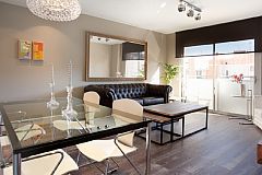 dining area in the Calabresse apartment for rent ideal for a short vacation, long stays or business trips in Barcelona