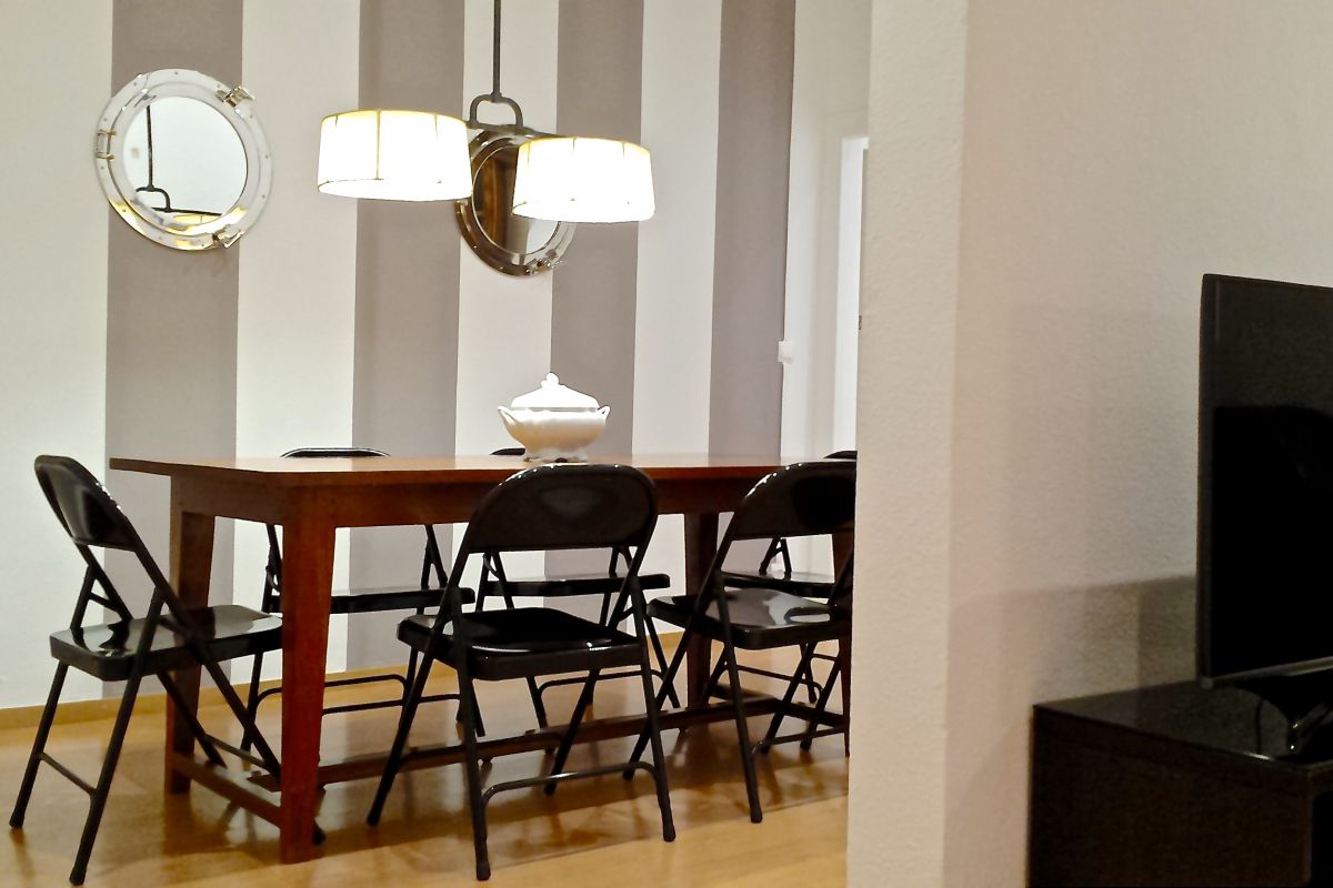 dining area in this Macca apartment for rent in Barcelona city center