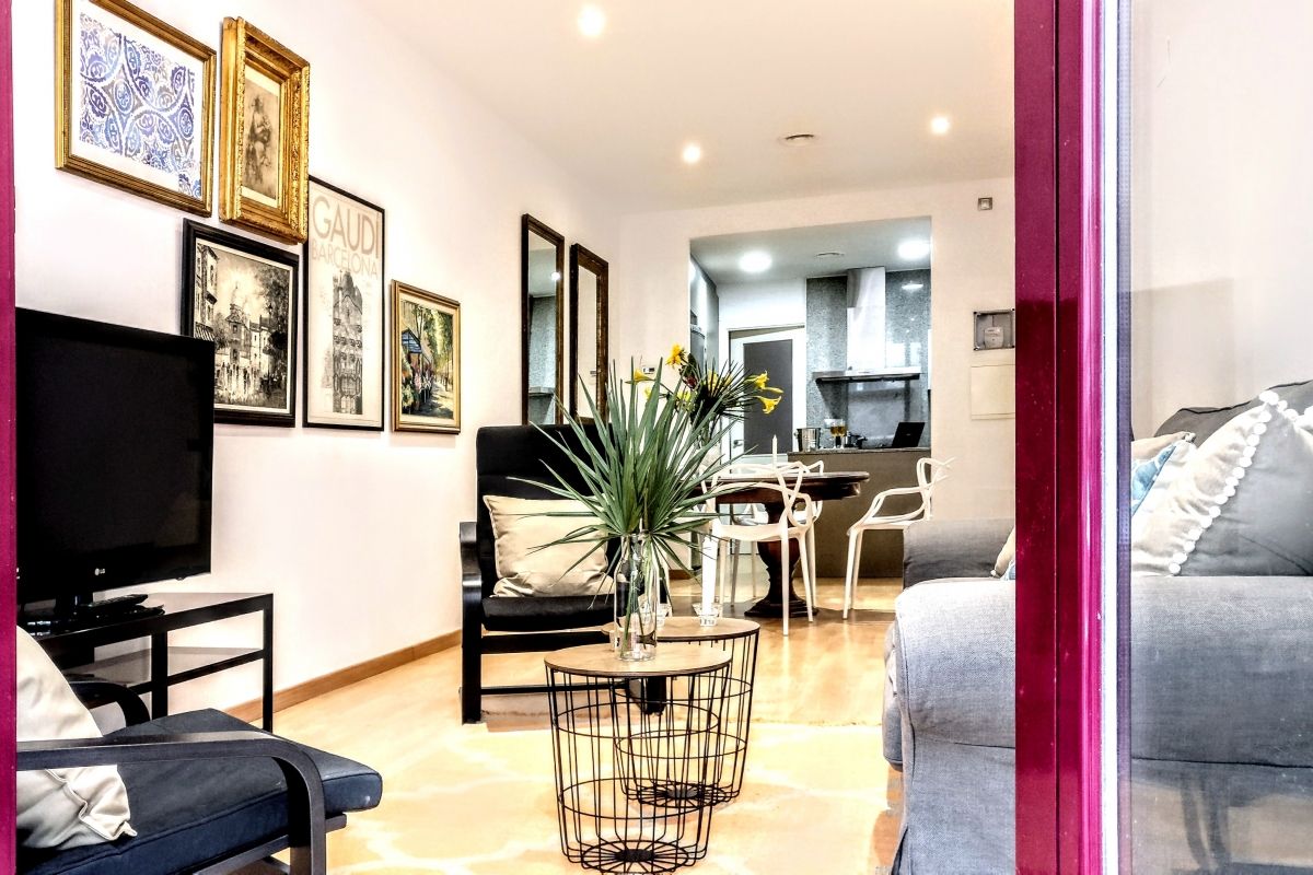 comfortable living area perfect for families who want to discover Barcelona with children at the Parsifal apartment for rent short term in Barcelona