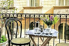 balcony ideal for a morning coffee in this central location furnished apartment in Barcelona La Rambla