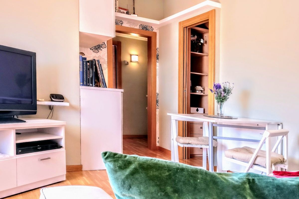 the Jollie apartment boasts fast wifi Internet connection to create your Barcelona Technology Hub in this corporate flat in Les Corts Barcelona