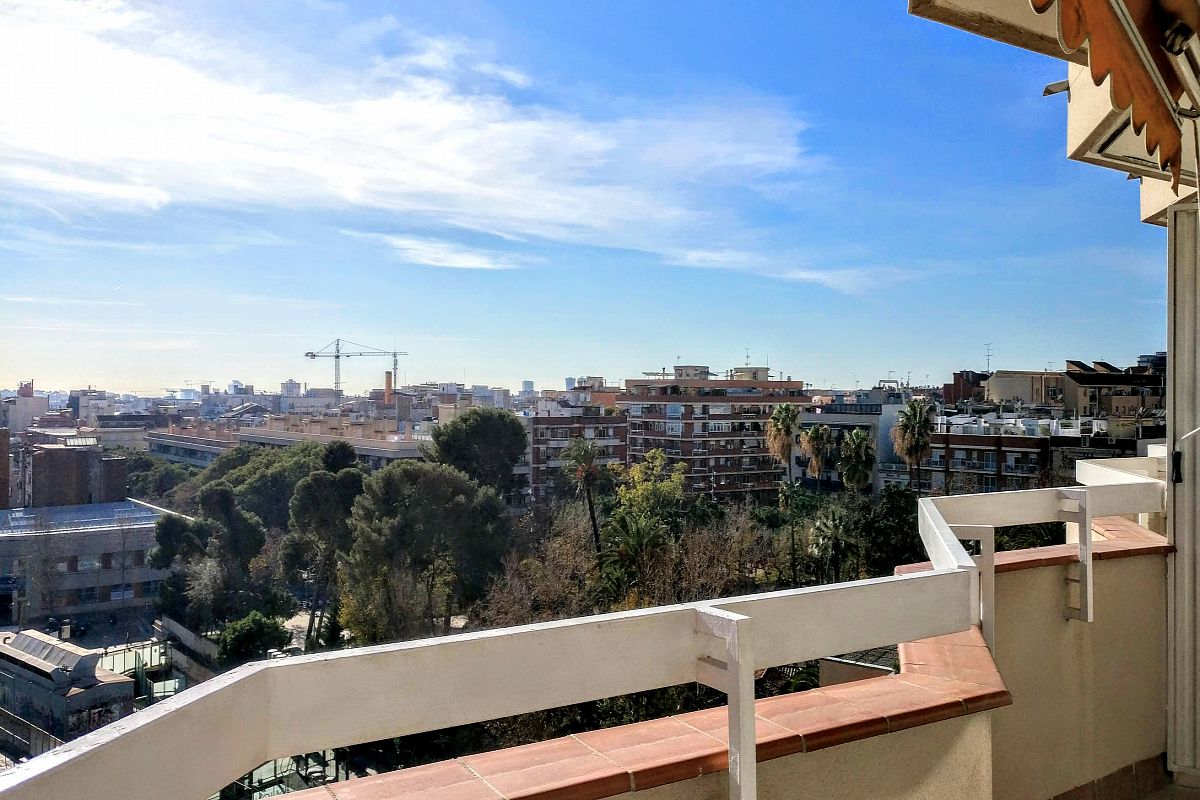 impressive views of the city under your feet from the Gatsby high floor apartment with terrace located in Les Corts district Barcelona, for rent long term in Barcelona