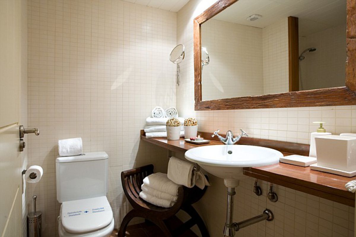 full modern ensuite bathroom with shower cabin