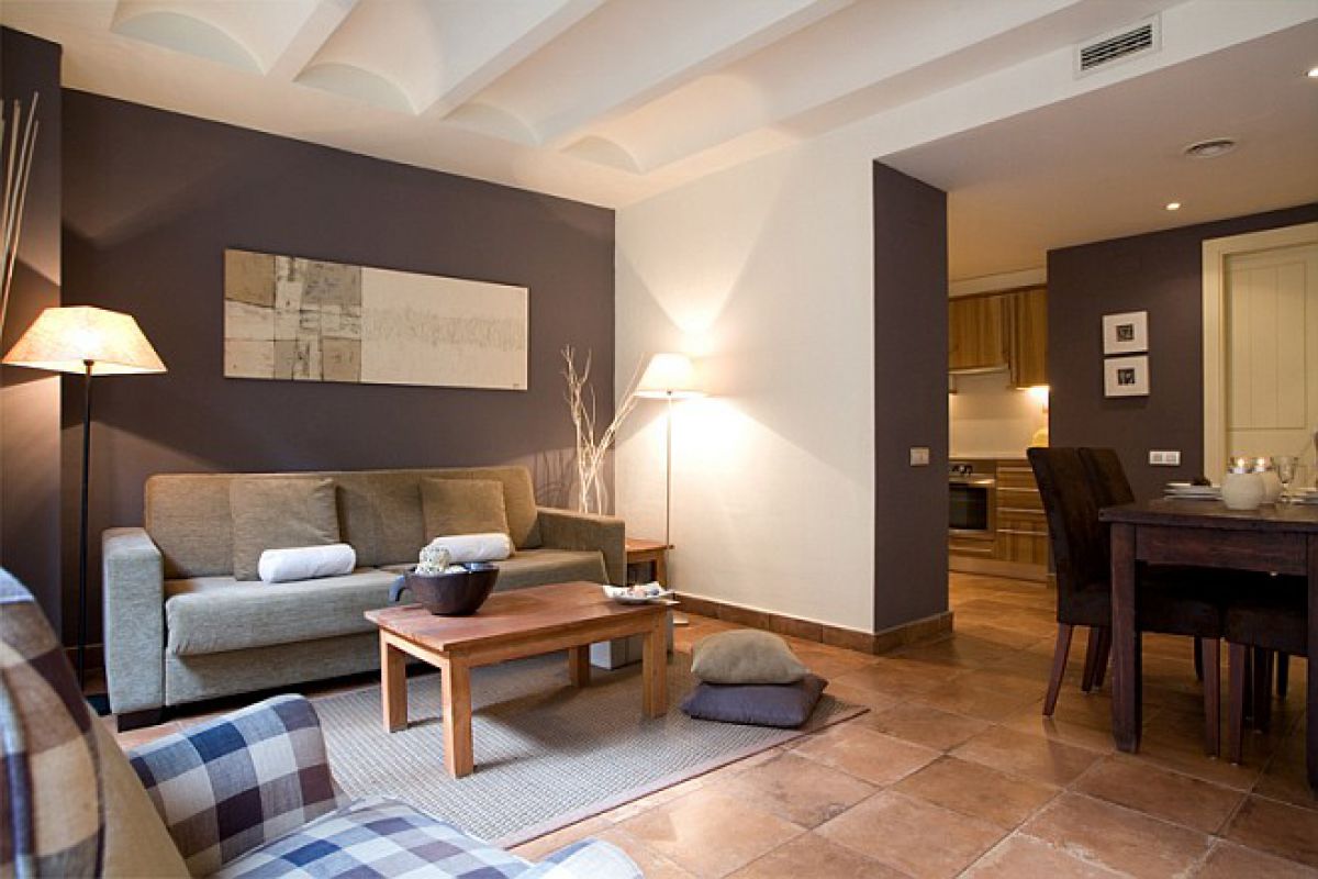 comfortable lounge in the Colonial corporate flat in Barcelona Gothic quarter next to Passeig Colom 