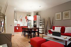dining and living areas in one space in the Gothic quarter area with a lift - Oriental flat for short term rentals in Barcelona for corporate clients