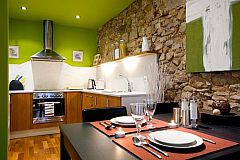 dinig table and kitchen studio apartment in El Born district in Barcelona apartments for rent in Bacelona center