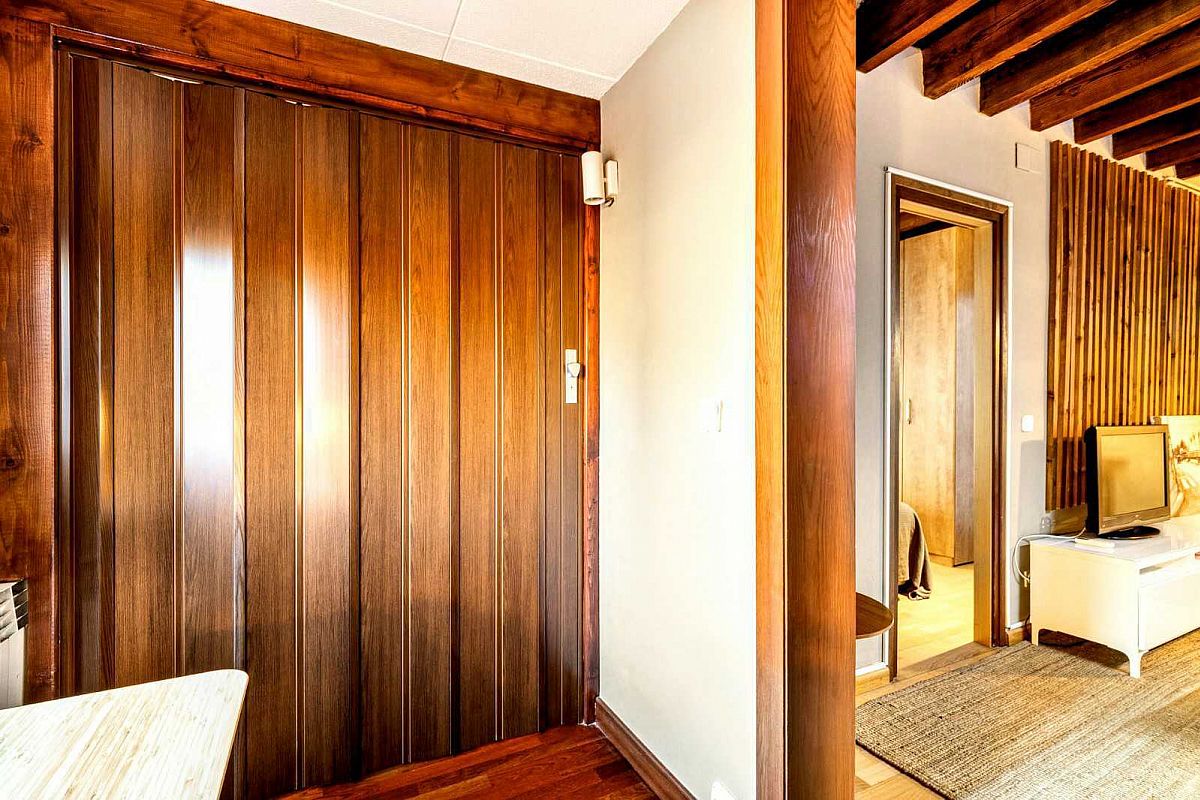 the gallery attached to the living room can be divided for privacy with this sliding door in this private apartment for rent in Barcelona