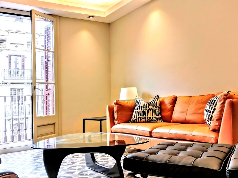 Salón de apartamento en Eixample después de la reforma Bizflats
